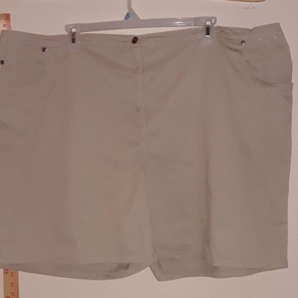 32 Liz and me shorts